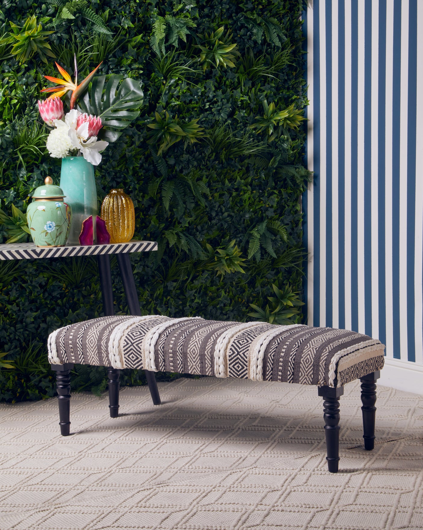 Taza Grey And White Bench