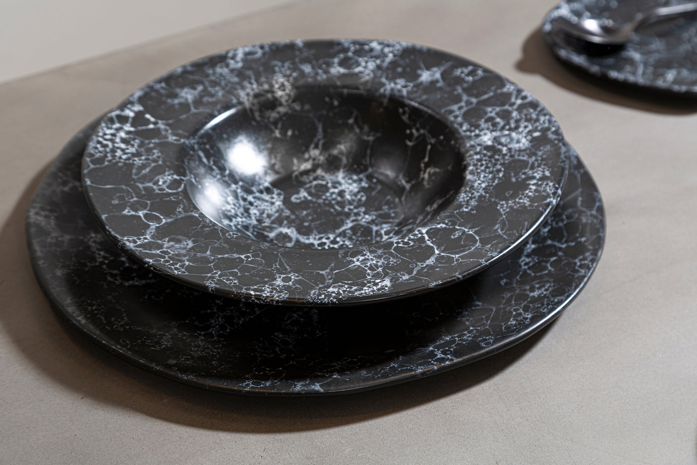 Vara Black Marble Effect Pizza Plate