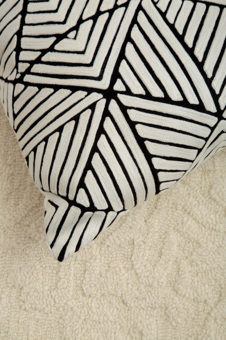 Nuvia Elora Diamond Design Cushion