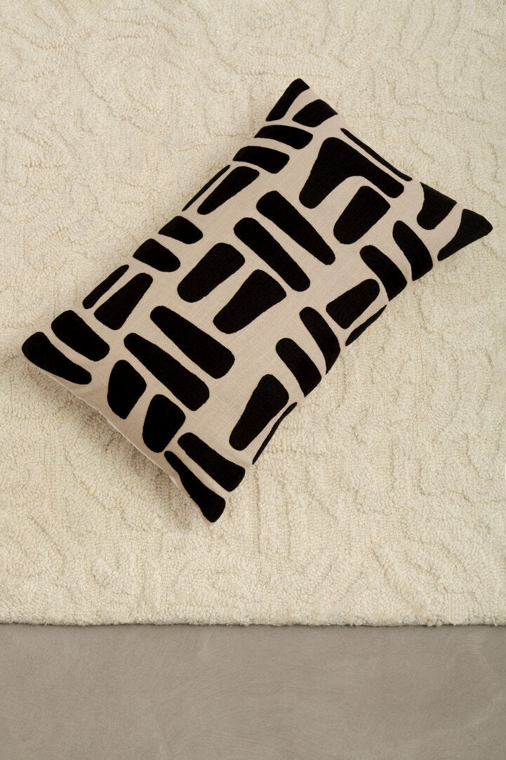 Nuvia Elora Natural And Black Rectangular Cushion