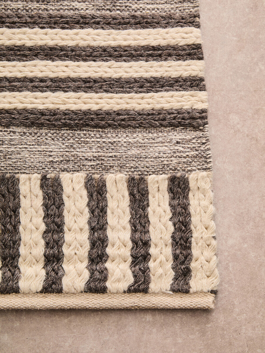 Nuvia Nexo Large Geometric Rug