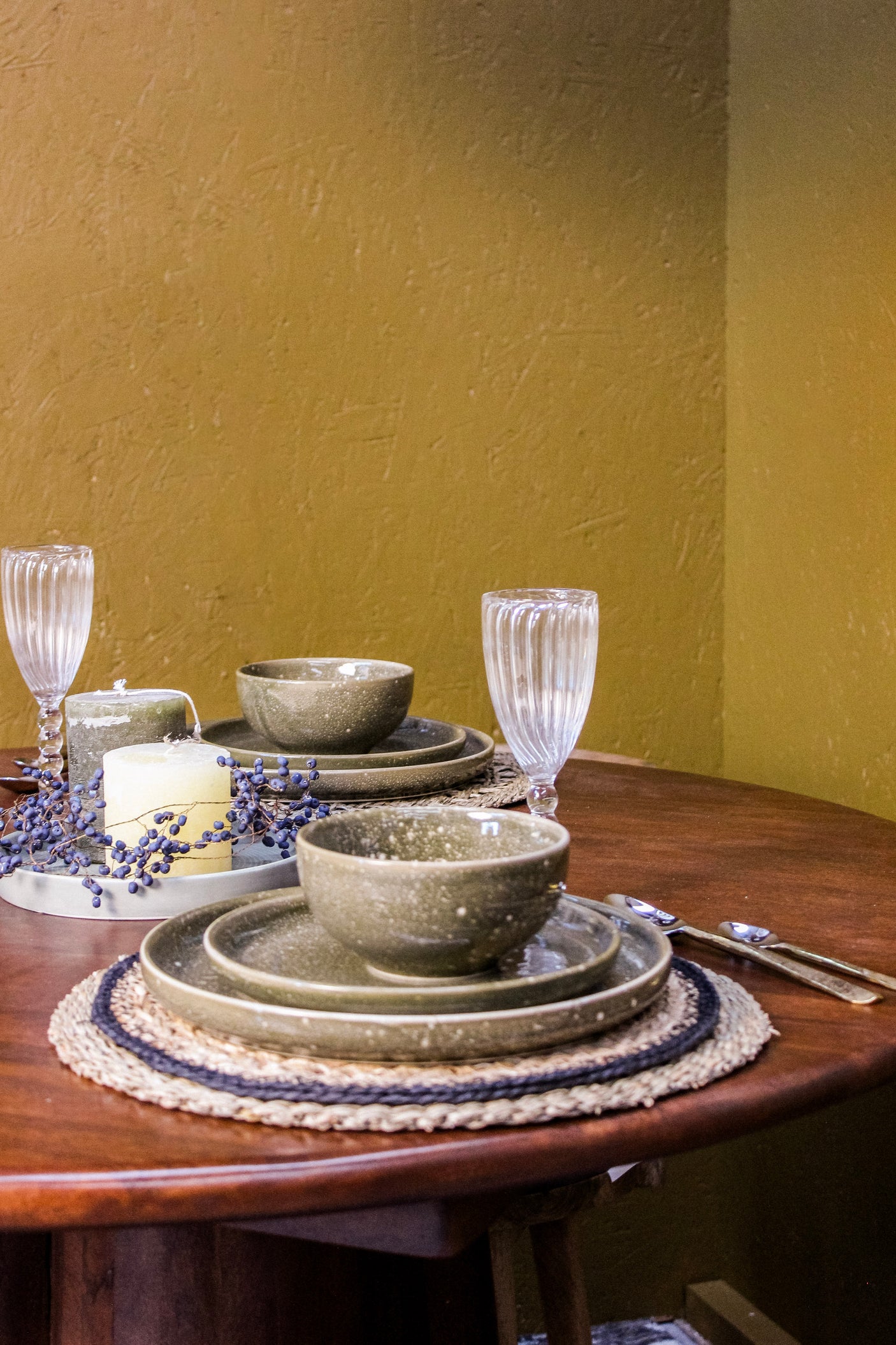 Rakhi Wooden Round Dining Table