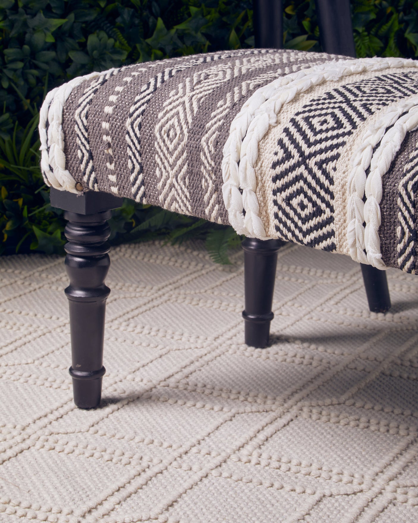 Taza Grey And White Bench