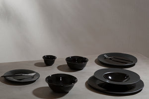 Vara Black Stoneware Pizza Plate