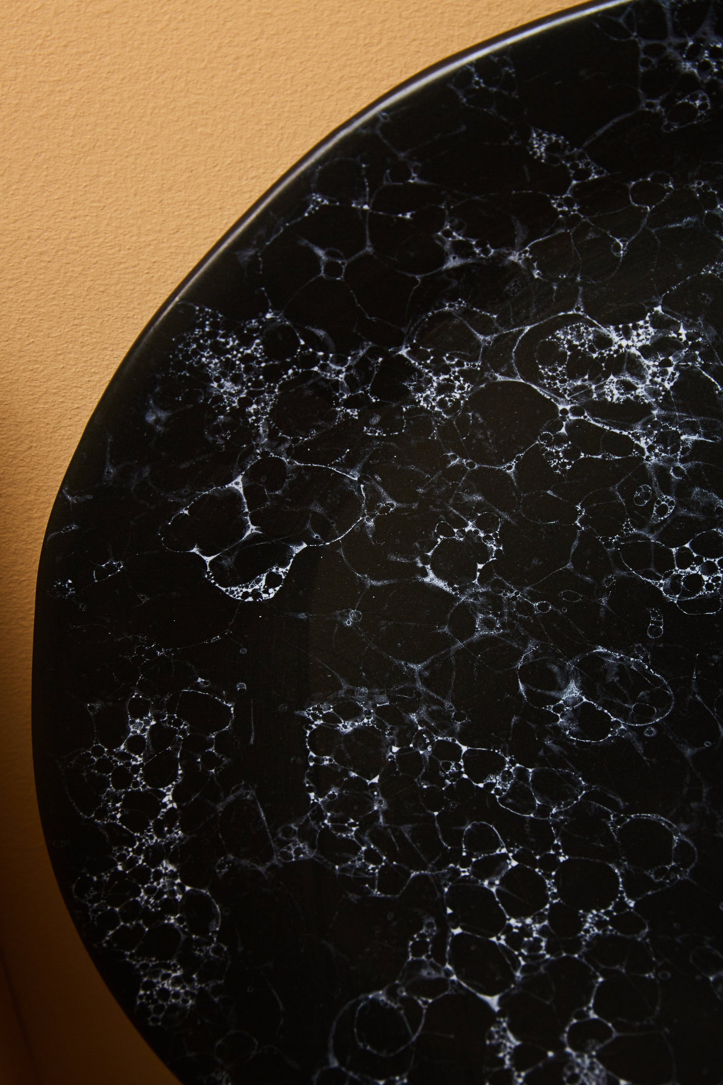 Vara Black Marble Effect Pizza Plate