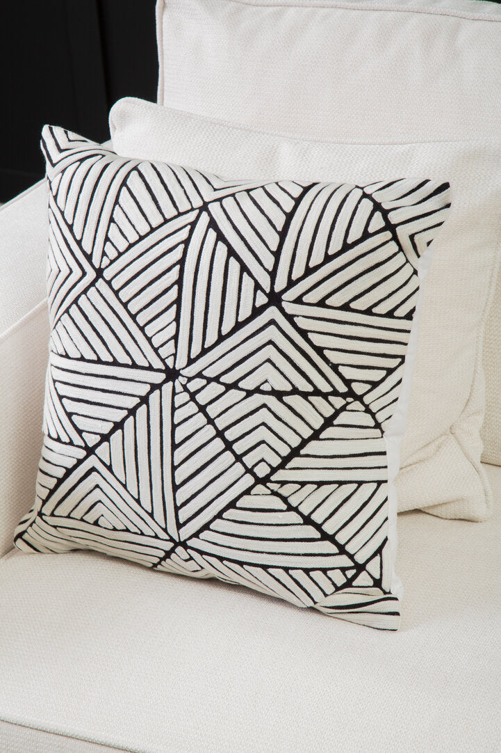 Nuvia Elora Diamond Design Cushion