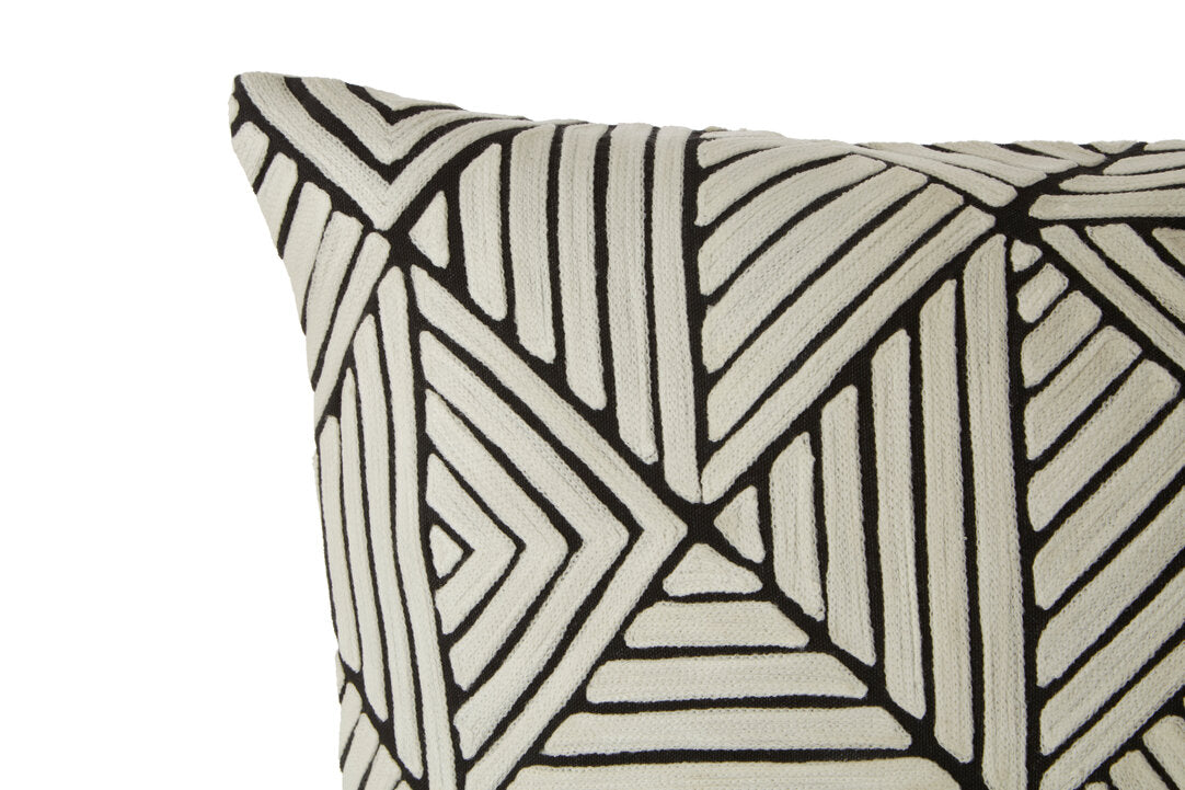 Nuvia Elora Diamond Design Cushion