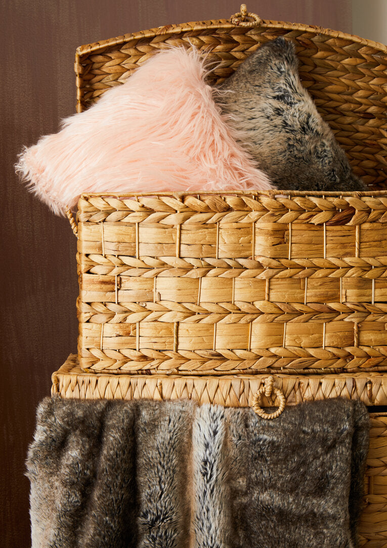 Nuvia Velura Mocha Ombre Fur Throw