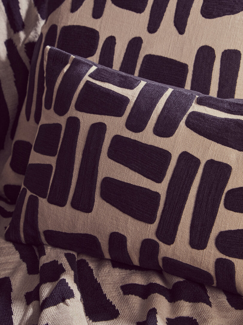 Nuvia Elora Natural And Black Throw